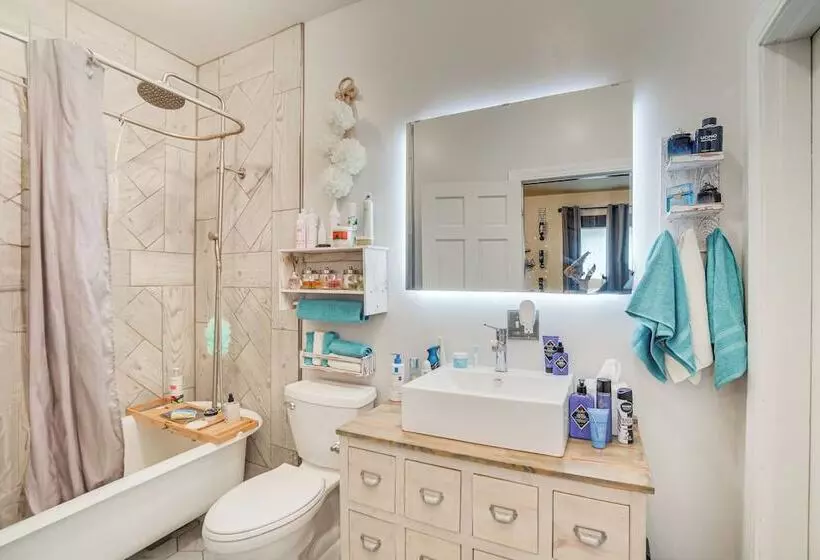 Modern Casselton Vacation Rental: 22 Mi To Fargo!