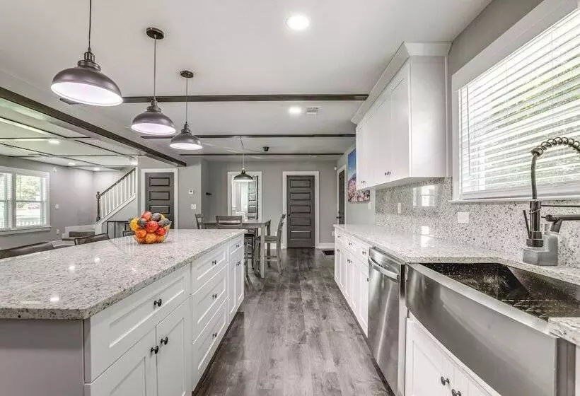 Modern Decatur Gem W/ Deck, 10 Mi To Atlanta