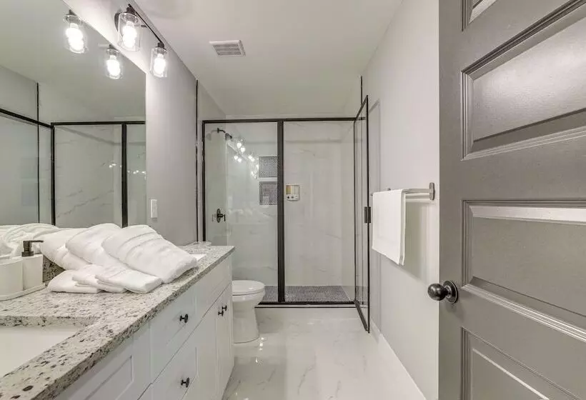 Modern Decatur Gem W/ Deck, 10 Mi To Atlanta