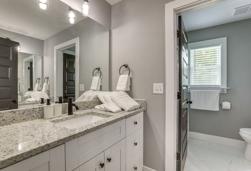 Modern Decatur Gem W/ Deck, 10 Mi To Atlanta