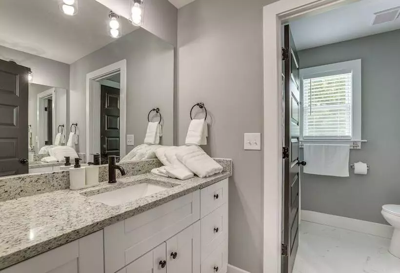 Modern Decatur Gem W/ Deck, 10 Mi To Atlanta