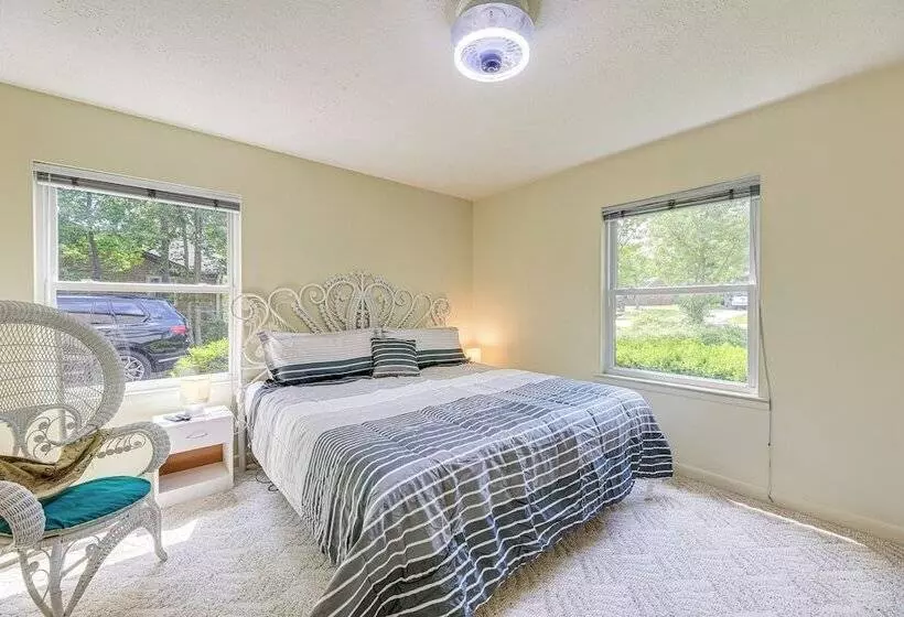 Morehead City Home ~ Walk To Beach Park!