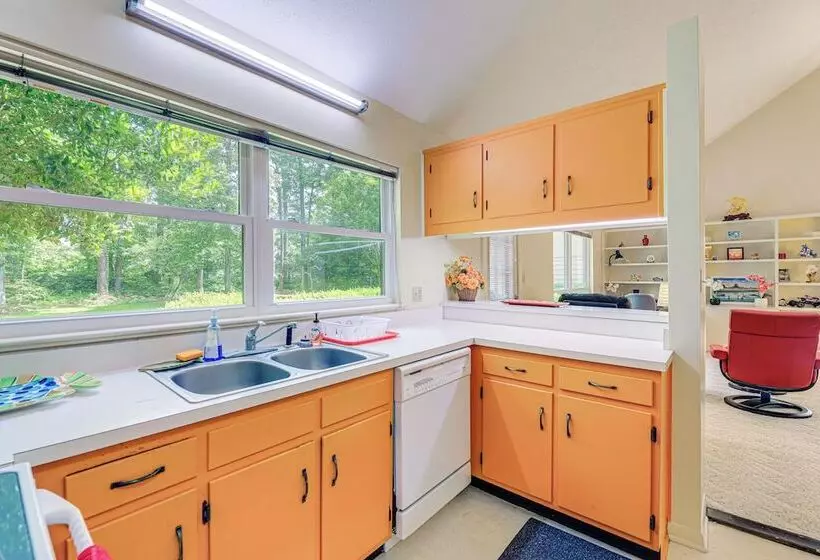 Morehead City Home ~ Walk To Beach Park!