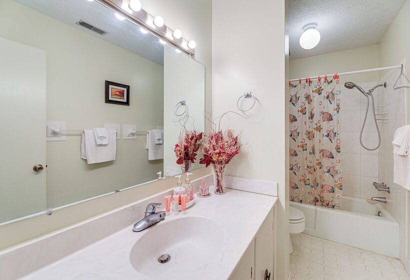 Morehead City Home ~ Walk To Beach Park!