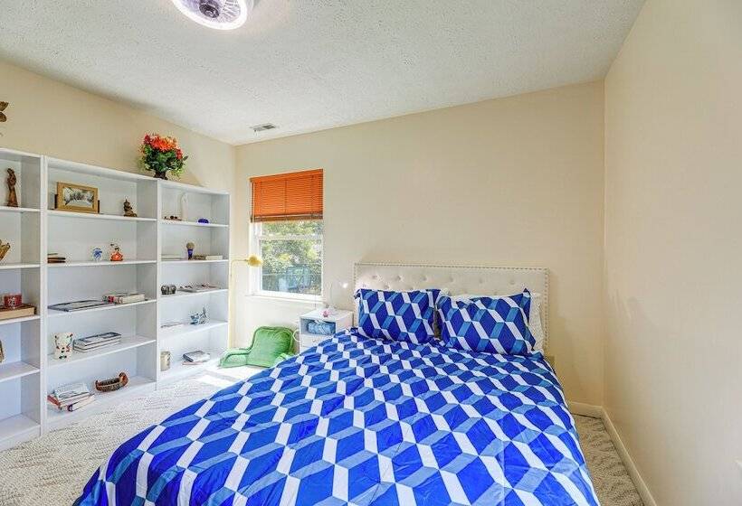 Morehead City Home ~ Walk To Beach Park!