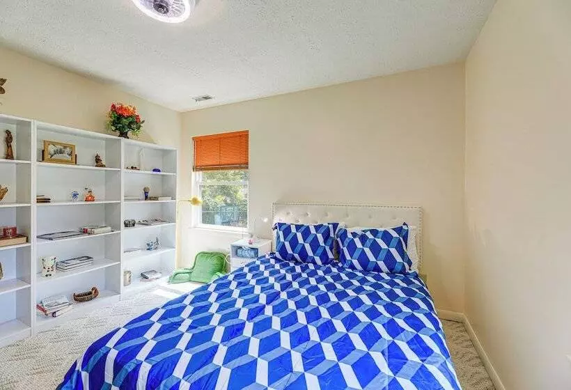 Morehead City Home ~ Walk To Beach Park!