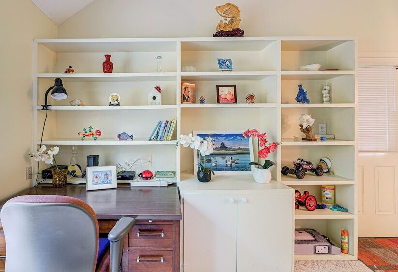 Morehead City Home ~ Walk To Beach Park!