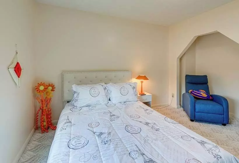 Morehead City Home ~ Walk To Beach Park!