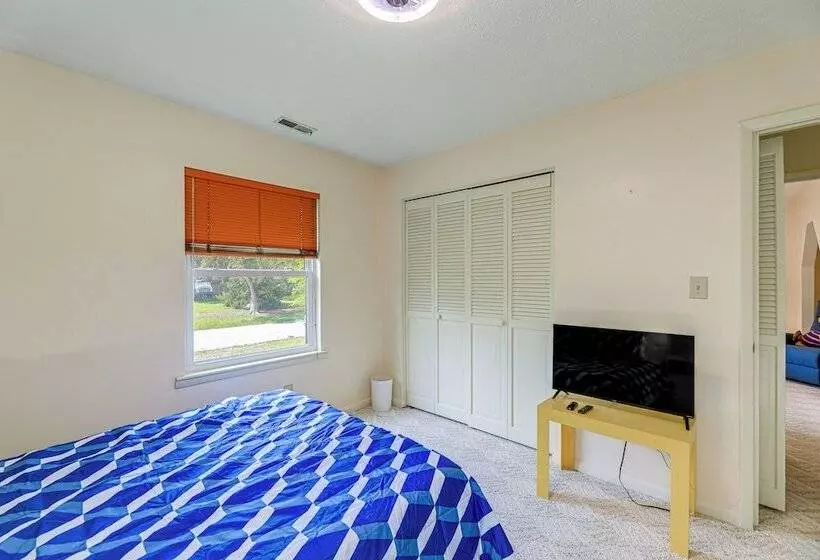 Morehead City Home ~ Walk To Beach Park!