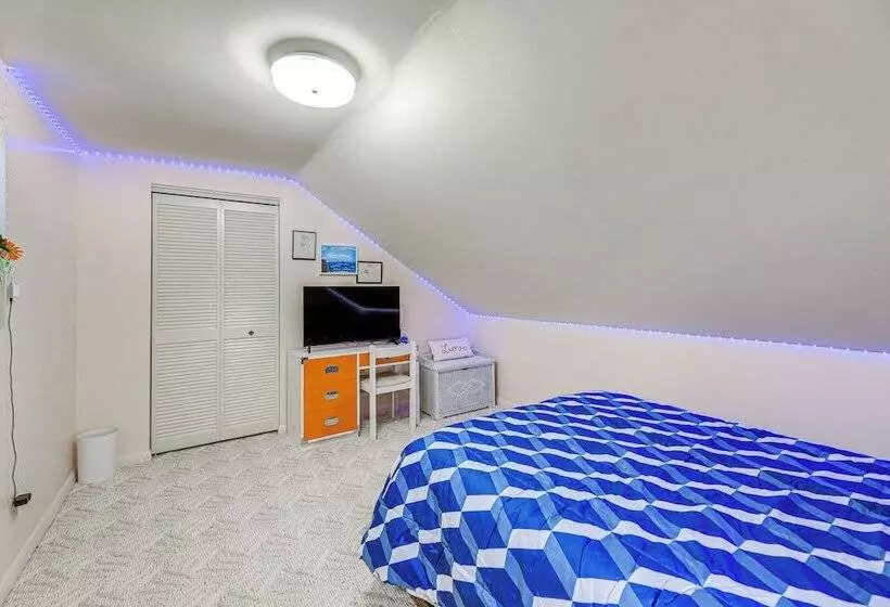 Morehead City Home ~ Walk To Beach Park!