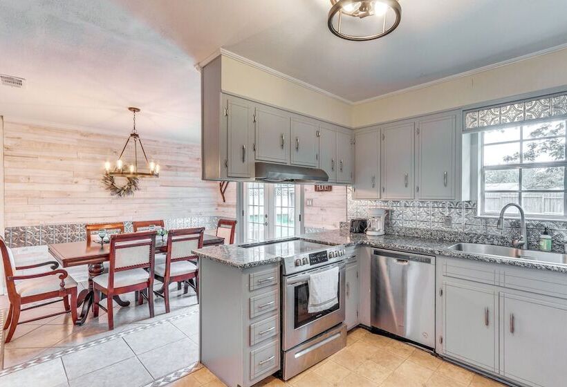 Pace Family Home: 1 Mi To Beach & Park!