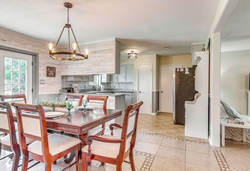 Pace Family Home: 1 Mi To Beach & Park!