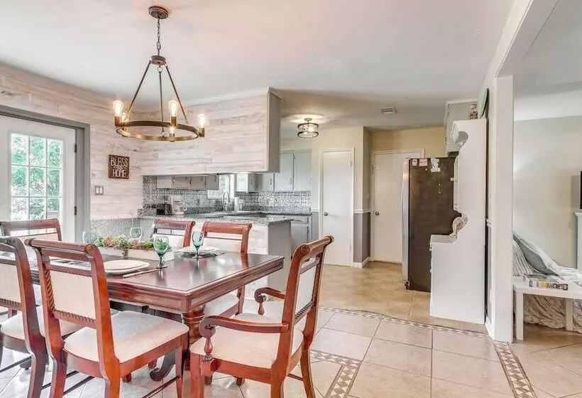 Pace Family Home: 1 Mi To Beach & Park!