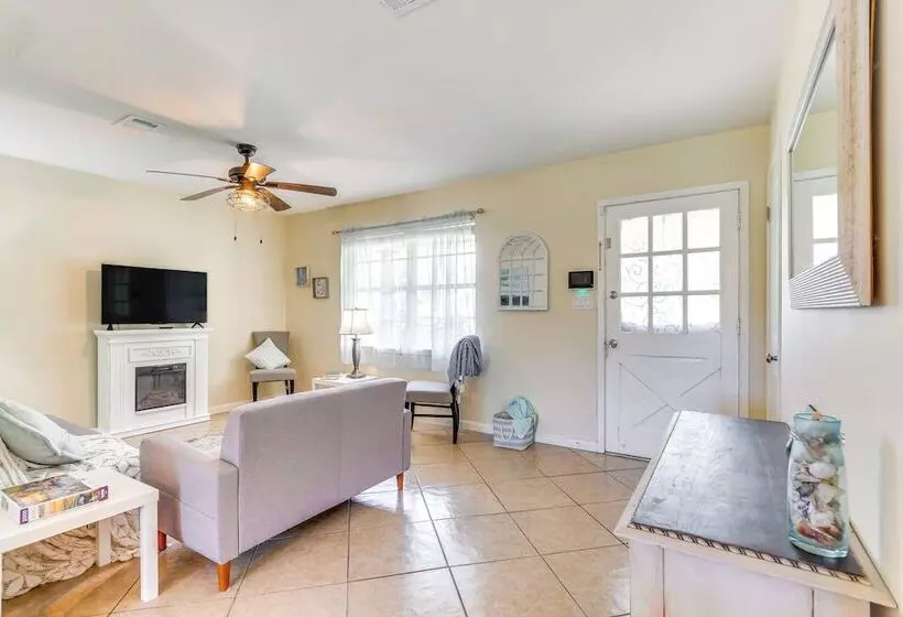 Pace Family Home: 1 Mi To Beach & Park!