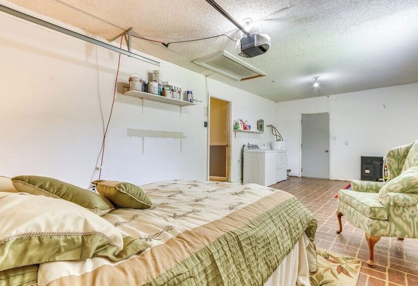 Pace Family Home: 1 Mi To Beach & Park!