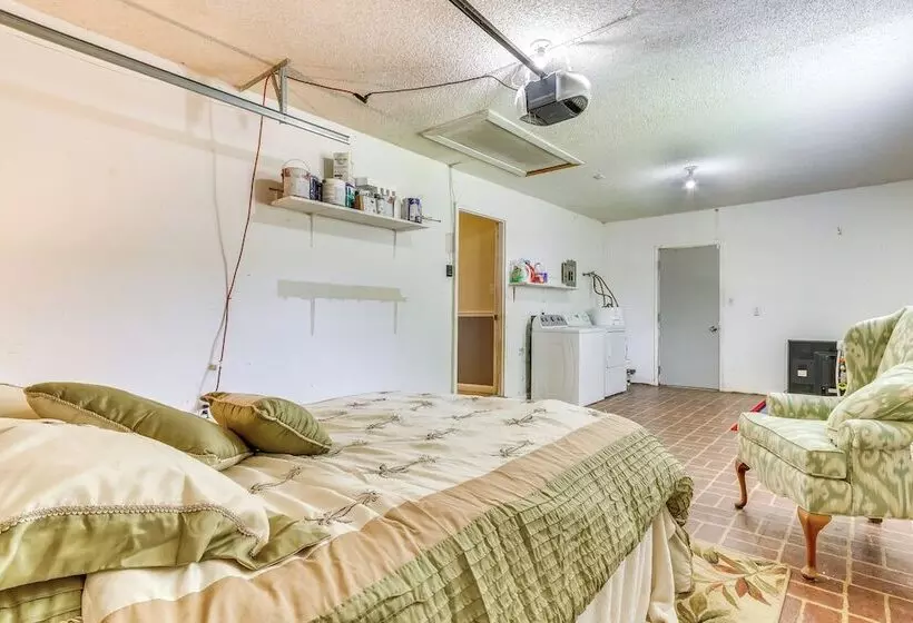 Pace Family Home: 1 Mi To Beach & Park!