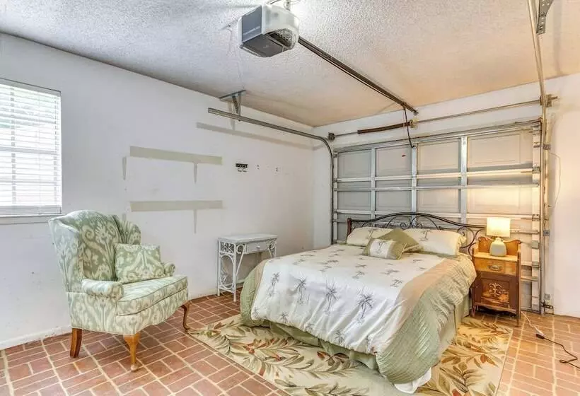 Pace Family Home: 1 Mi To Beach & Park!