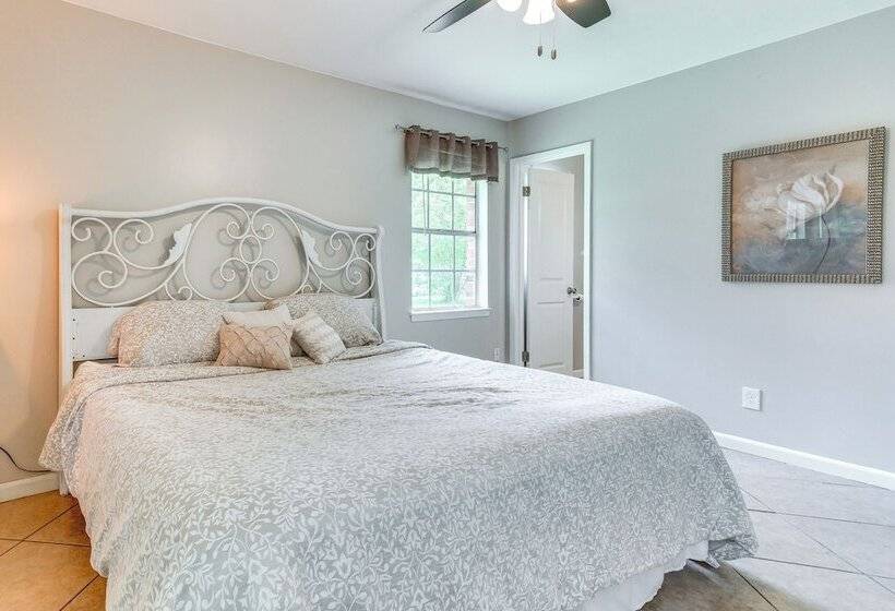 Pace Family Home: 1 Mi To Beach & Park!