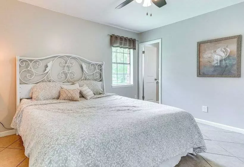 Pace Family Home: 1 Mi To Beach & Park!