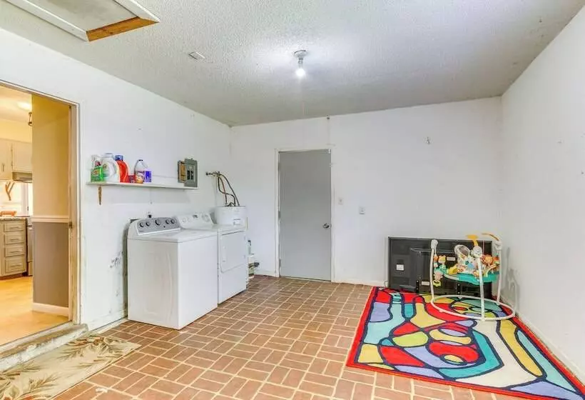 Pace Family Home: 1 Mi To Beach & Park!