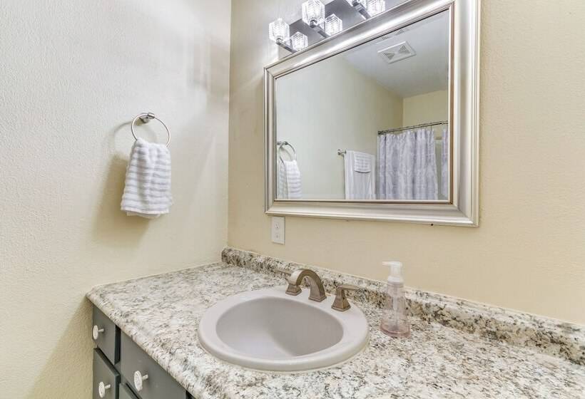 Pace Family Home: 1 Mi To Beach & Park!