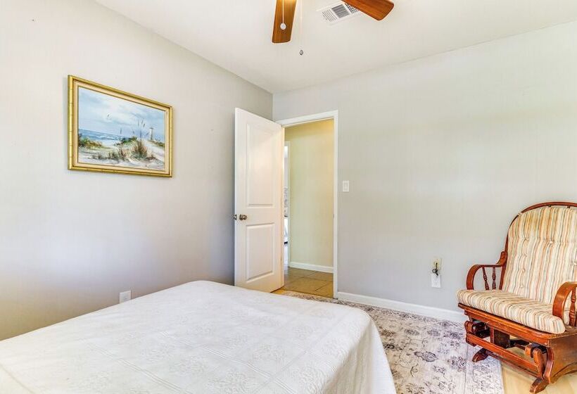 Pace Family Home: 1 Mi To Beach & Park!