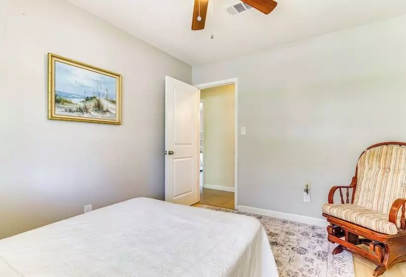 Pace Family Home: 1 Mi To Beach & Park!