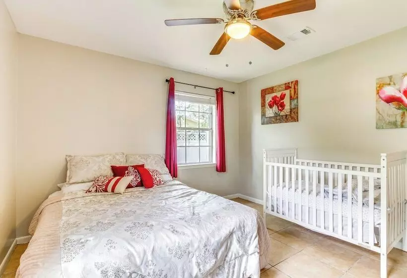 Pace Family Home: 1 Mi To Beach & Park!