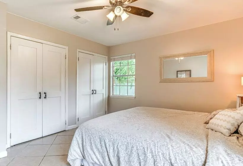 Pace Family Home: 1 Mi To Beach & Park!