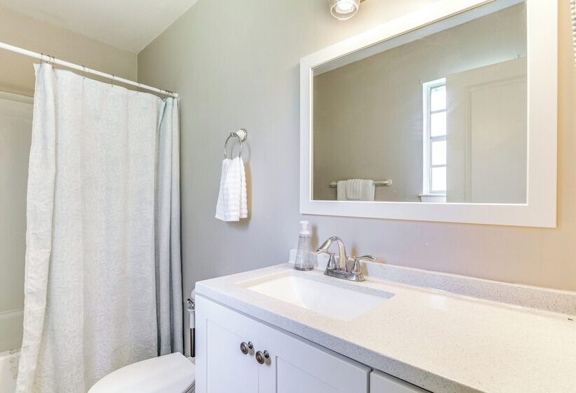 Pace Family Home: 1 Mi To Beach & Park!