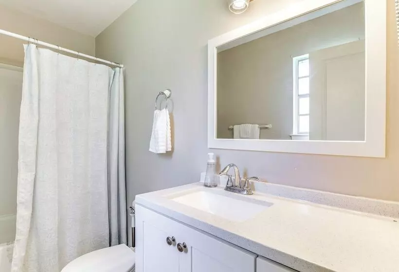 Pace Family Home: 1 Mi To Beach & Park!