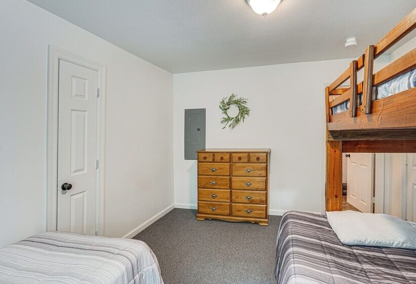 Fire Pit & Grill: Pet Friendly Lake Ozark Cabin!