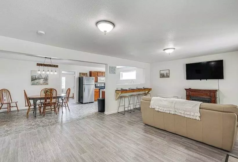 Fire Pit & Grill: Pet Friendly Lake Ozark Cabin!