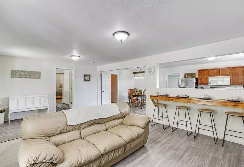 Fire Pit & Grill: Pet Friendly Lake Ozark Cabin!