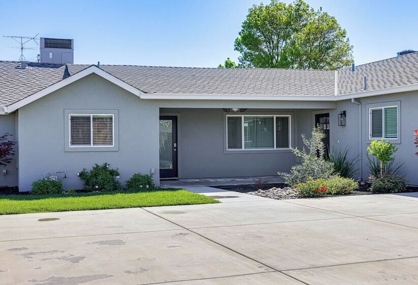 Quaint Hughson Vacation Rental, Walk To Downtown!