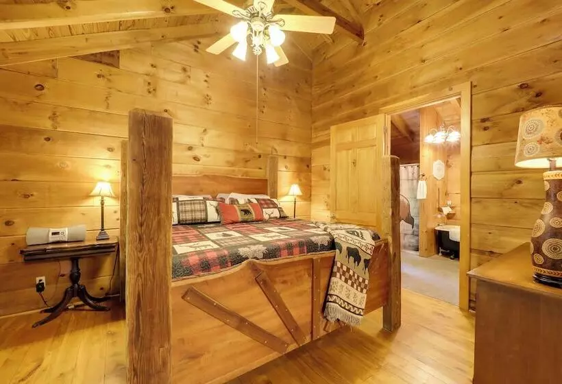 Hot Tub & Trail Access: Relaxing Marion Cabin