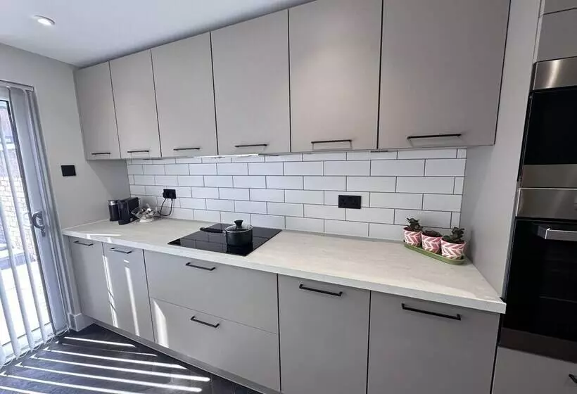 اقامتگاه Beautiful Hidden Hideout   Centre Of St Andrews