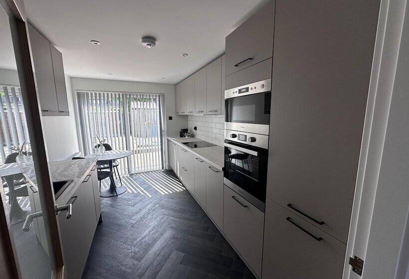 اقامتگاه Beautiful Hidden Hideout   Centre Of St Andrews