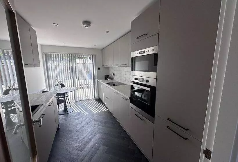 اقامتگاه Beautiful Hidden Hideout   Centre Of St Andrews