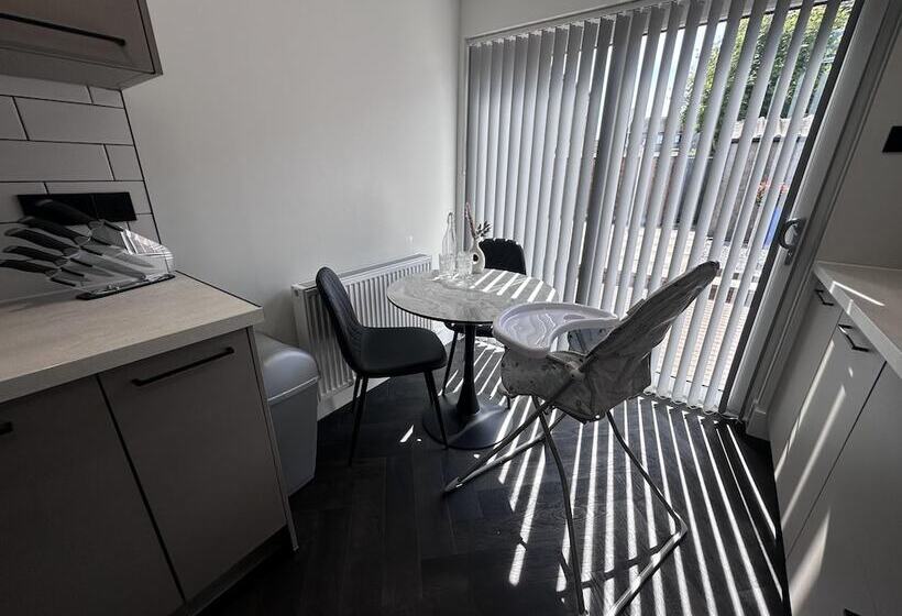 اقامتگاه Beautiful Hidden Hideout   Centre Of St Andrews