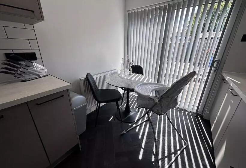 اقامتگاه Beautiful Hidden Hideout   Centre Of St Andrews