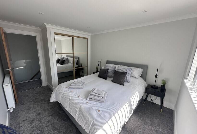 اقامتگاه Beautiful Hidden Hideout   Centre Of St Andrews