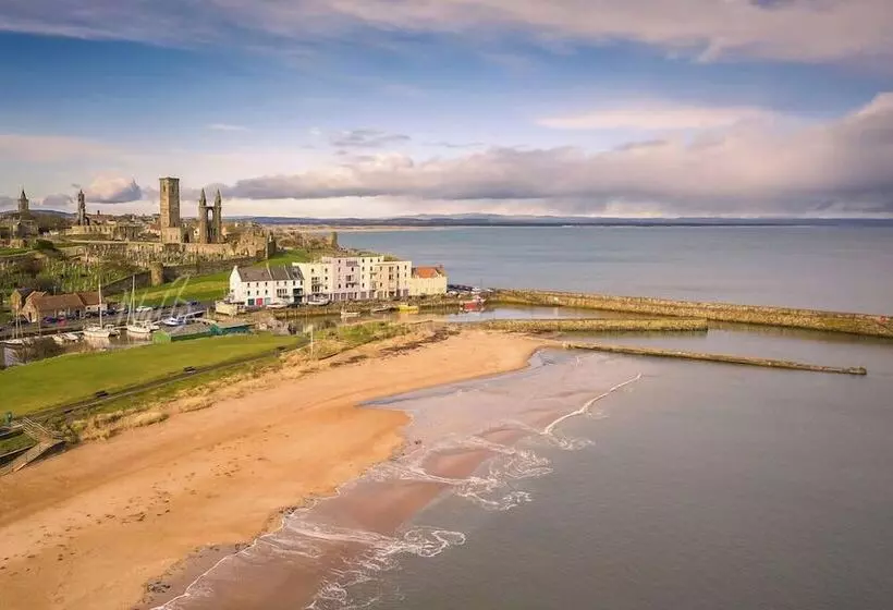 اقامتگاه Beautiful Hidden Hideout   Centre Of St Andrews
