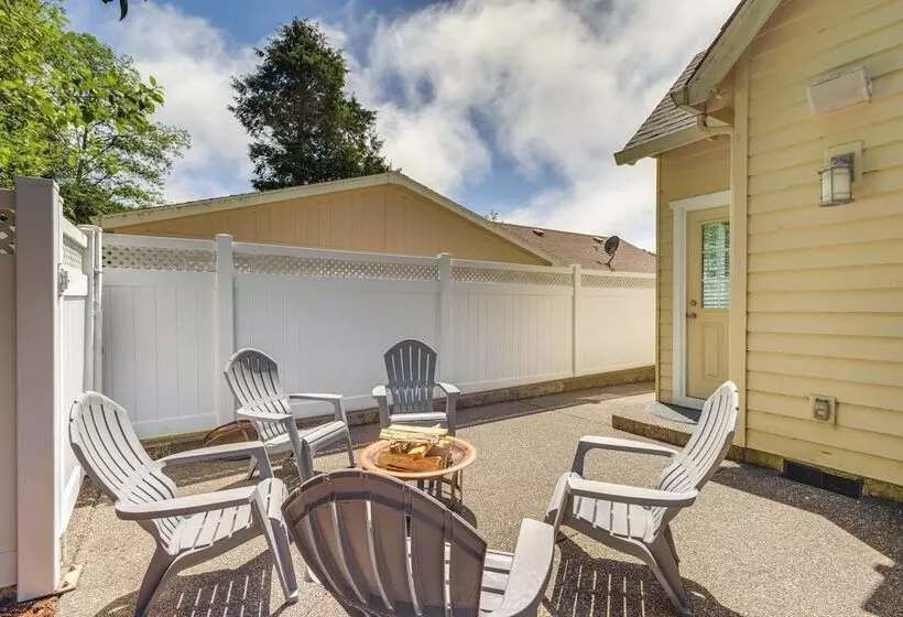 Rockaway Beach Home W/ Hot Tub: Half Mi To Beach!