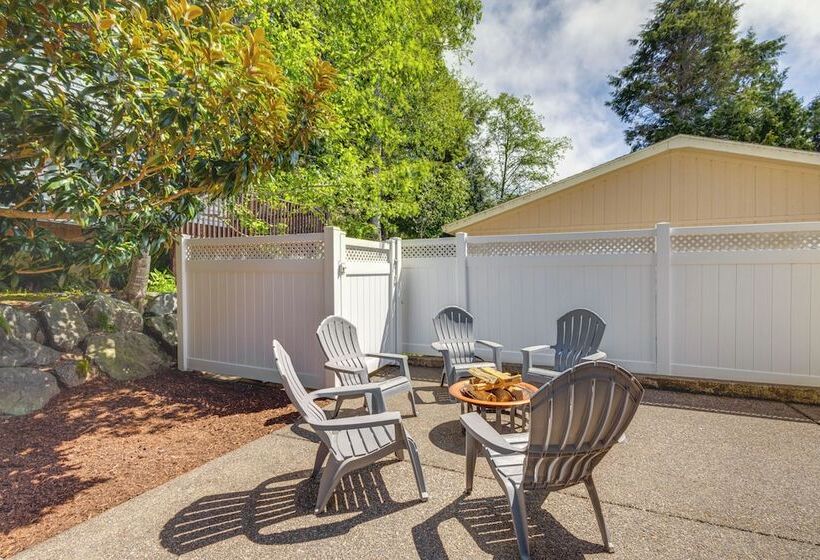 Rockaway Beach Home W/ Hot Tub: Half Mi To Beach!