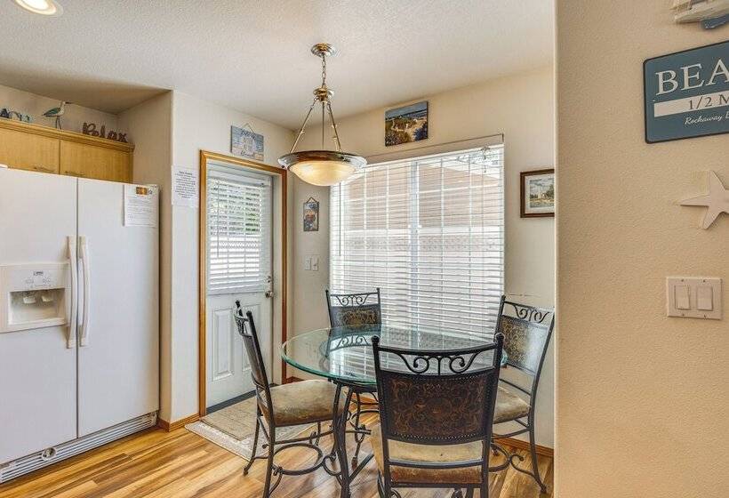 Rockaway Beach Home W/ Hot Tub: Half Mi To Beach!