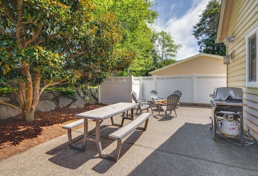 Rockaway Beach Home W/ Hot Tub: Half Mi To Beach!