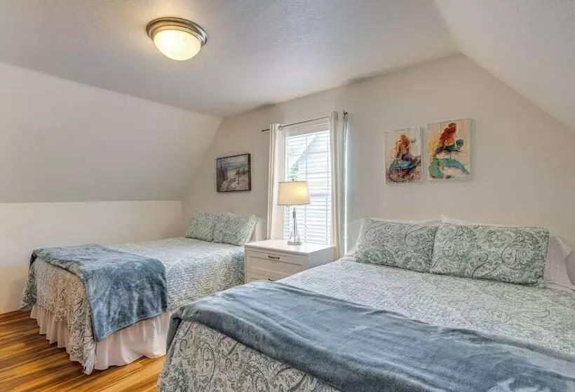 Rockaway Beach Home W/ Hot Tub: Half Mi To Beach!