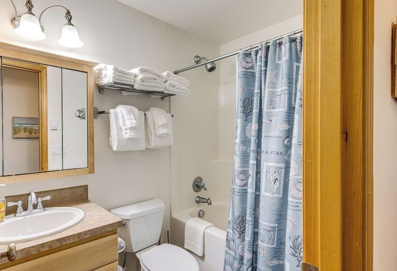 Rockaway Beach Home W/ Hot Tub: Half Mi To Beach!