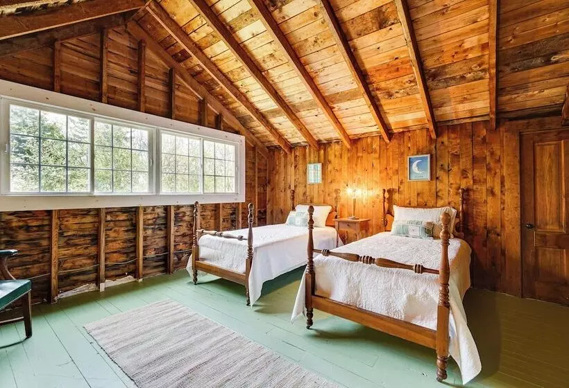 4 Mi To Lake Raponda! Secluded Family Cottage